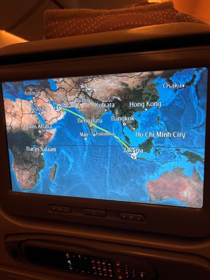 ruta por indonesia mapa trayecto vuelo en pantalla